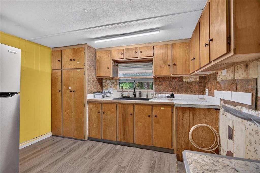 For Sale: $99,000 (2 beds, 1 baths, 672 Square Feet)