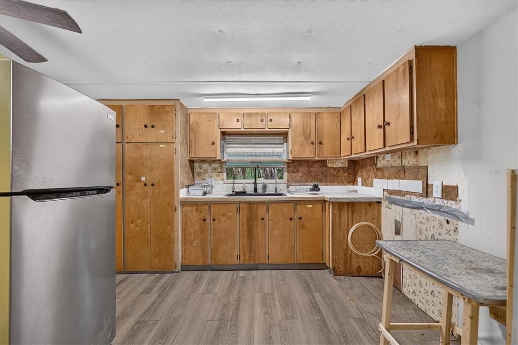 For Sale: $99,000 (2 beds, 1 baths, 672 Square Feet)