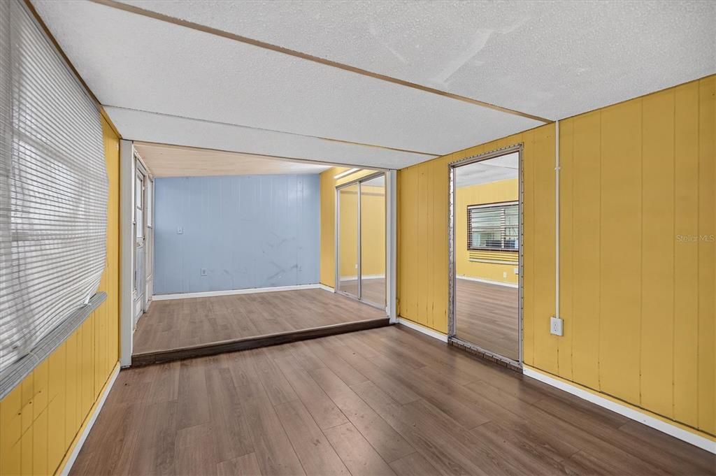 For Sale: $99,000 (2 beds, 1 baths, 672 Square Feet)