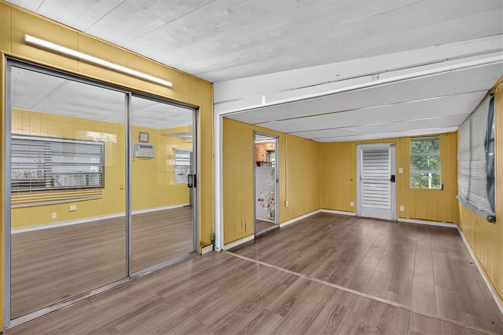 For Sale: $99,000 (2 beds, 1 baths, 672 Square Feet)