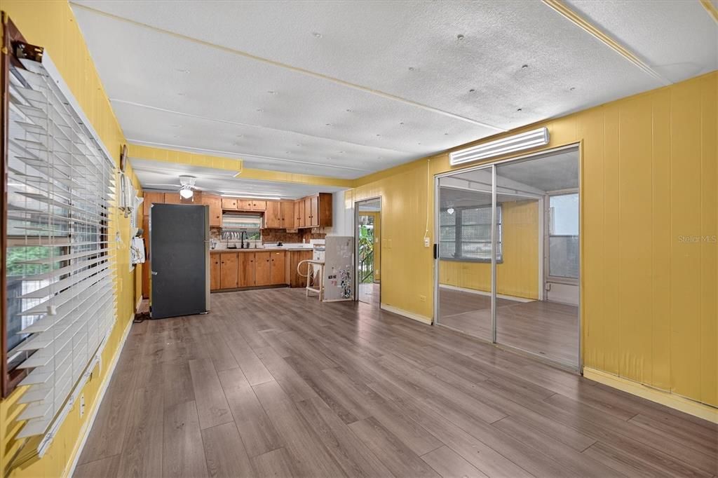 For Sale: $99,000 (2 beds, 1 baths, 672 Square Feet)