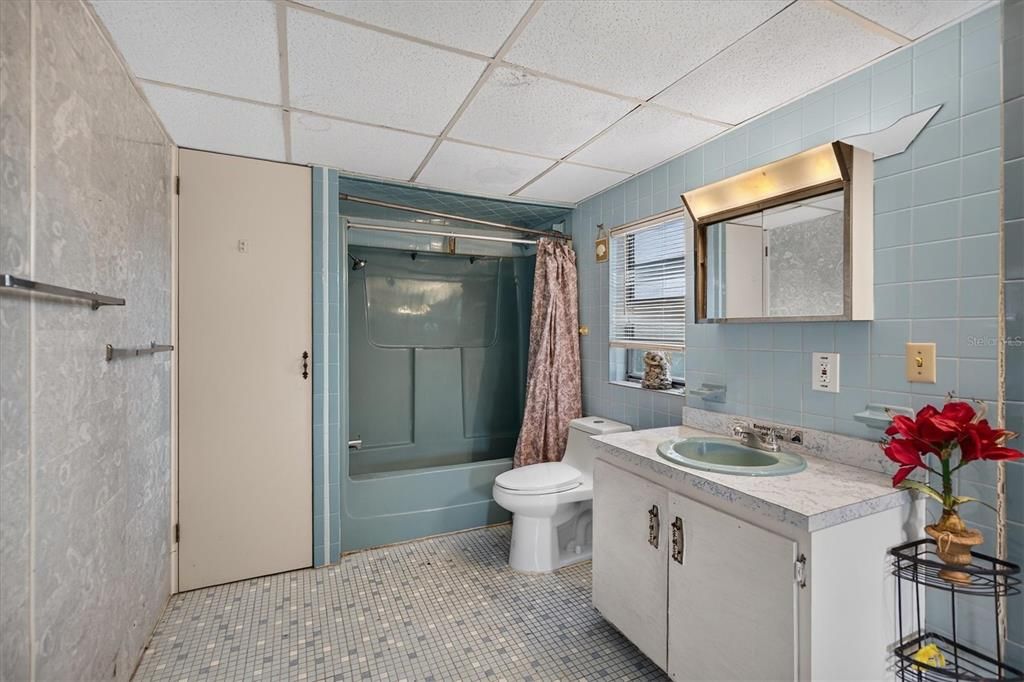 For Sale: $99,000 (2 beds, 1 baths, 672 Square Feet)