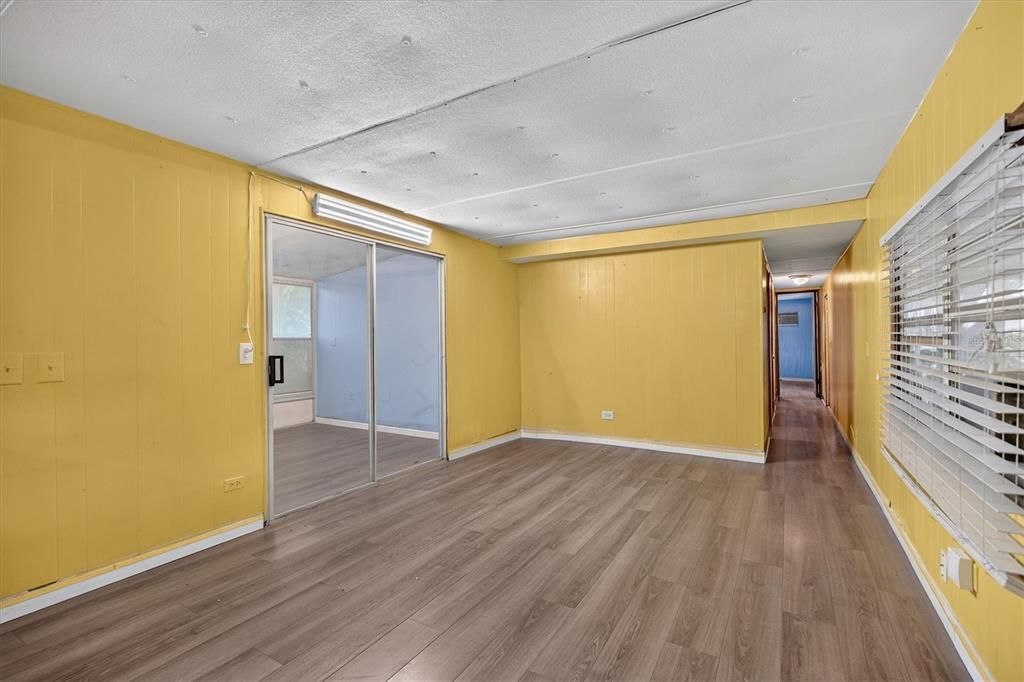 For Sale: $99,000 (2 beds, 1 baths, 672 Square Feet)