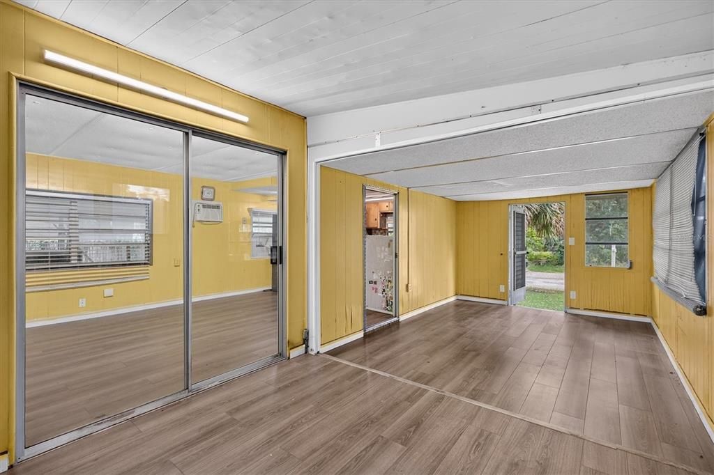 For Sale: $99,000 (2 beds, 1 baths, 672 Square Feet)
