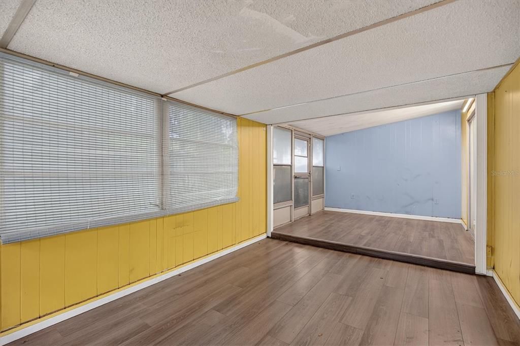 For Sale: $99,000 (2 beds, 1 baths, 672 Square Feet)