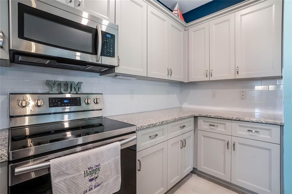 На продажу: $294,900 (2 спален, 2 ванн, 1632 Квадратных фут)
