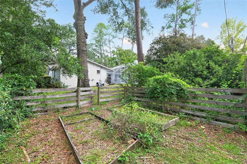 Active With Contract: $468,900 (4 beds, 2 baths, 2168 Square Feet)