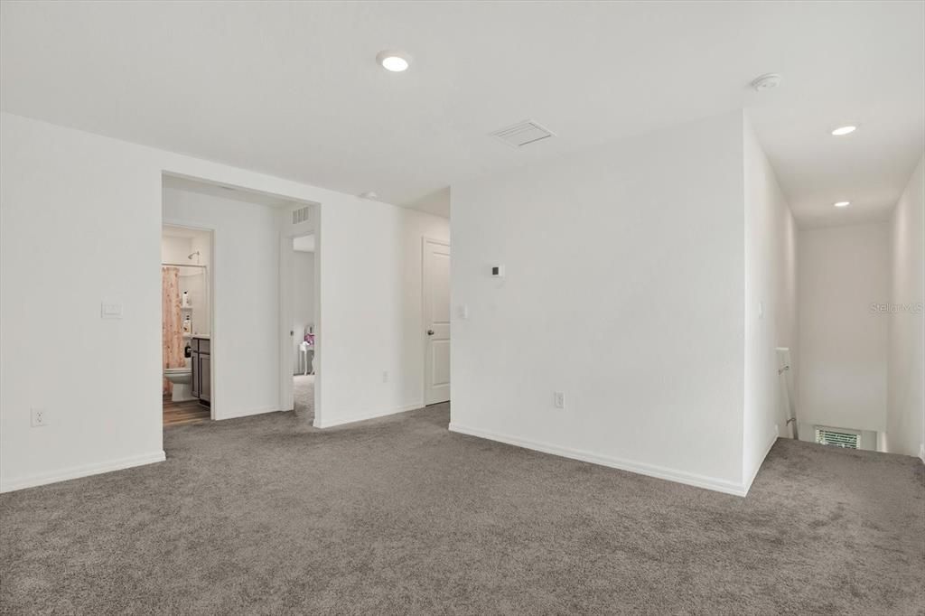 En Venta: $351,000 (3 camas, 2 baños, 1961 Pies cuadrados)
