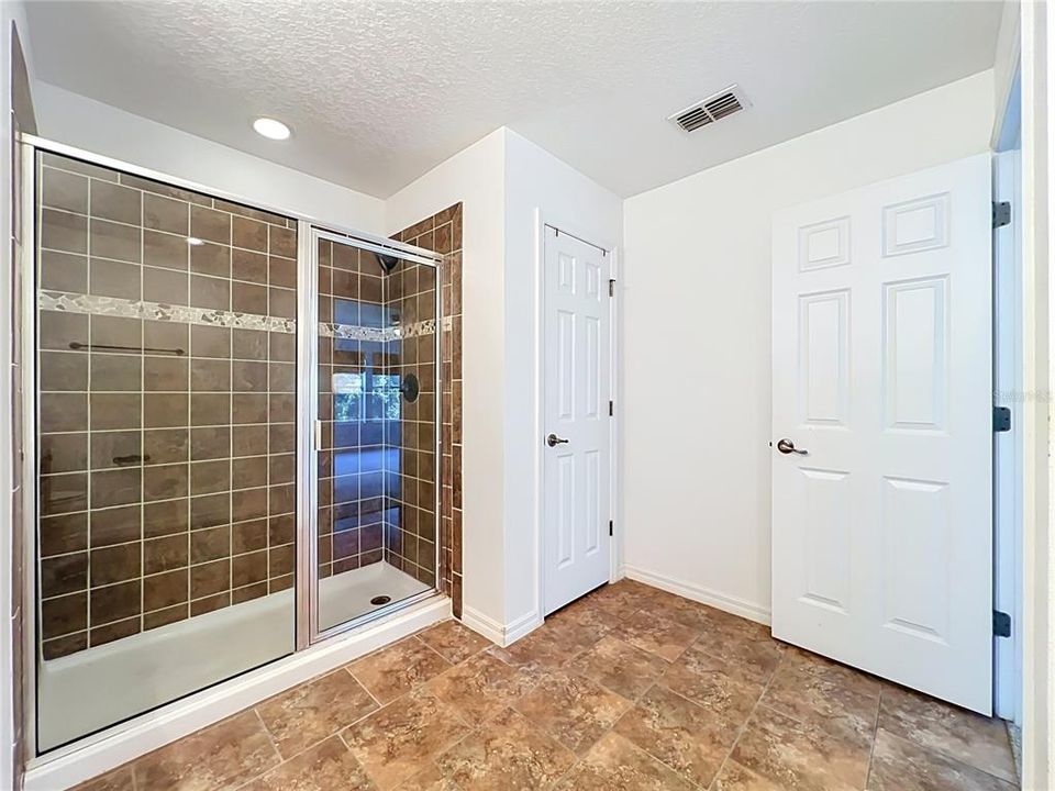 For Rent: $2,450 (3 beds, 2 baths, 1777 Square Feet)