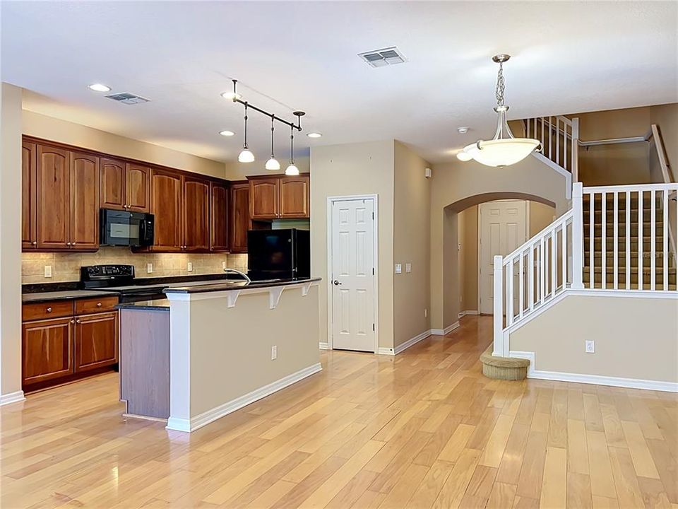 For Rent: $2,450 (3 beds, 2 baths, 1777 Square Feet)
