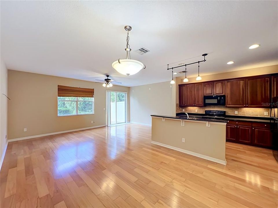 For Rent: $2,450 (3 beds, 2 baths, 1777 Square Feet)