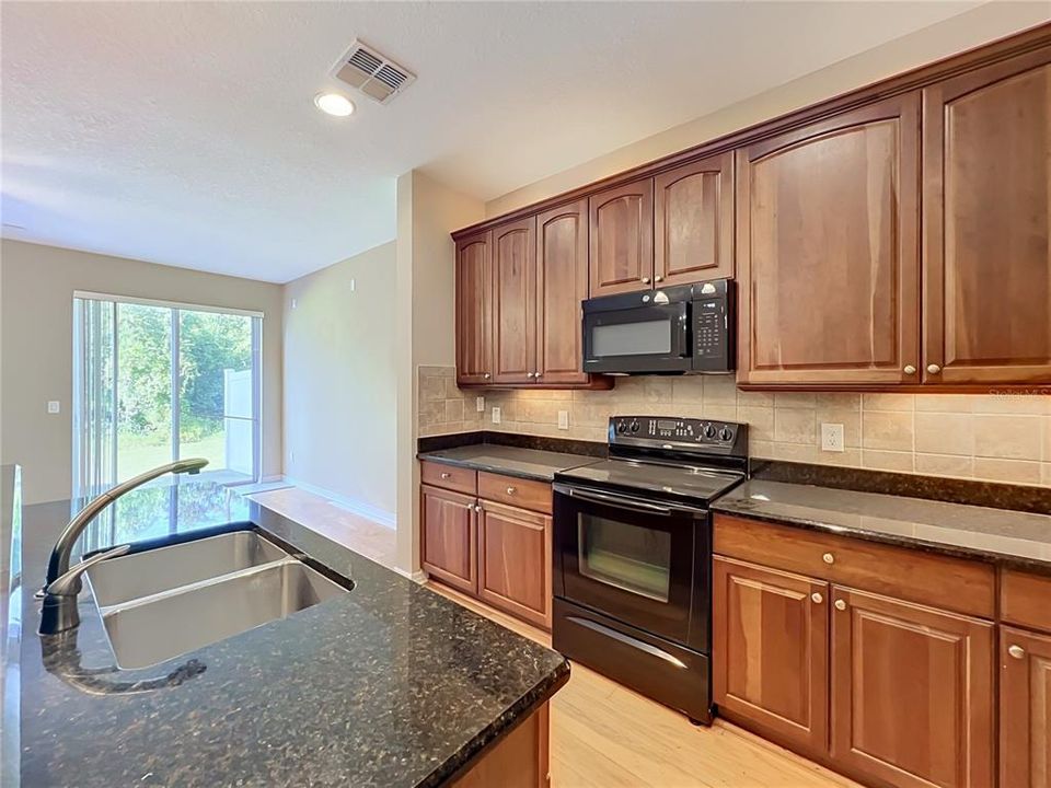 For Rent: $2,450 (3 beds, 2 baths, 1777 Square Feet)