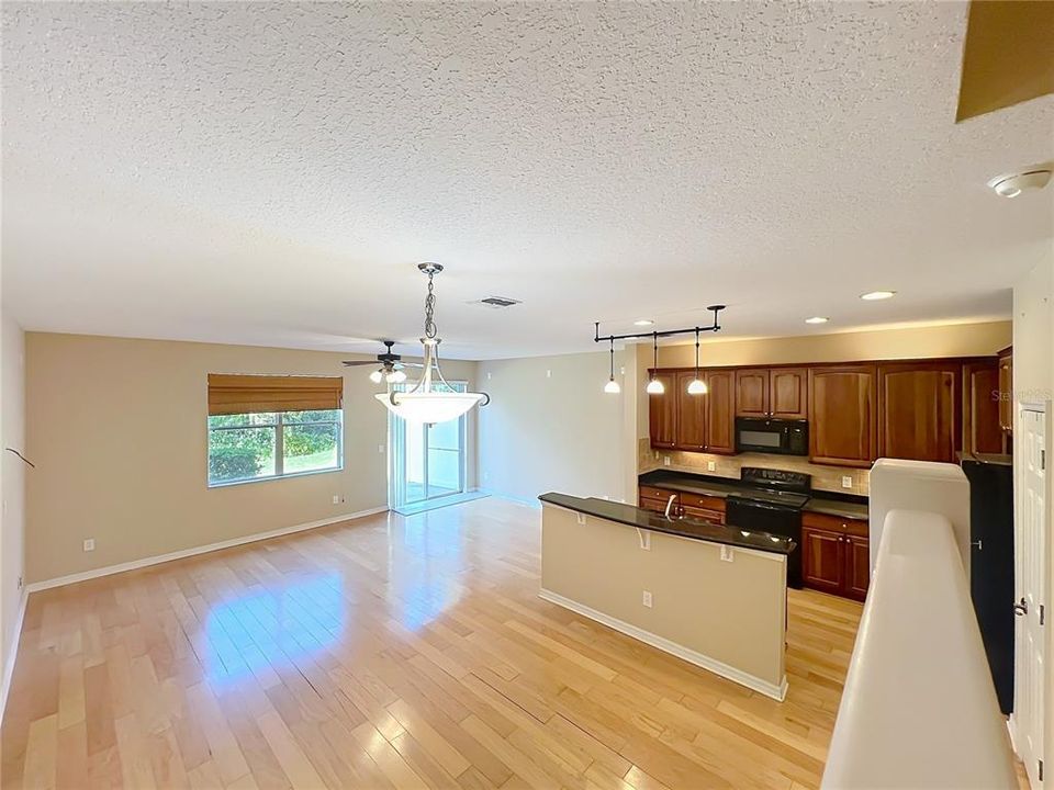 For Rent: $2,450 (3 beds, 2 baths, 1777 Square Feet)