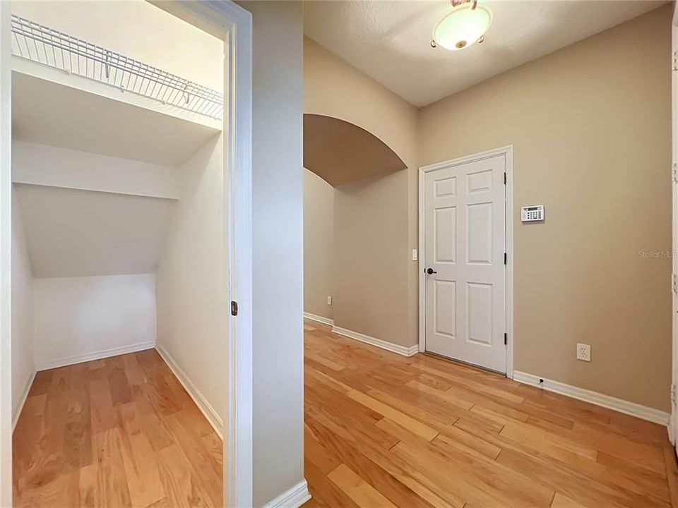 For Rent: $2,450 (3 beds, 2 baths, 1777 Square Feet)