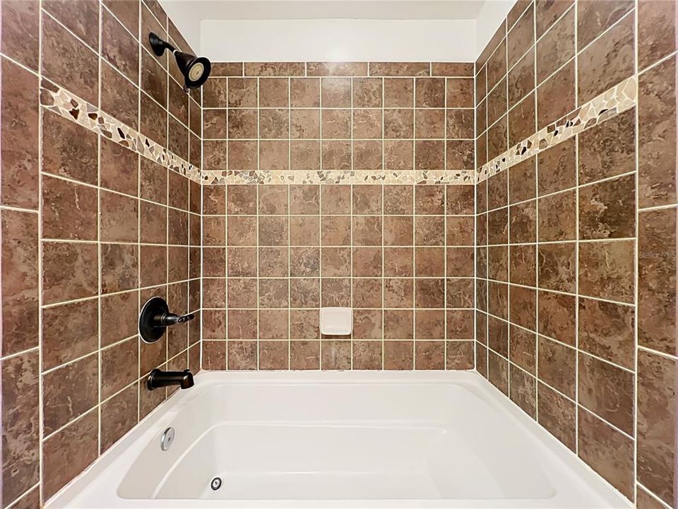 For Rent: $2,450 (3 beds, 2 baths, 1777 Square Feet)