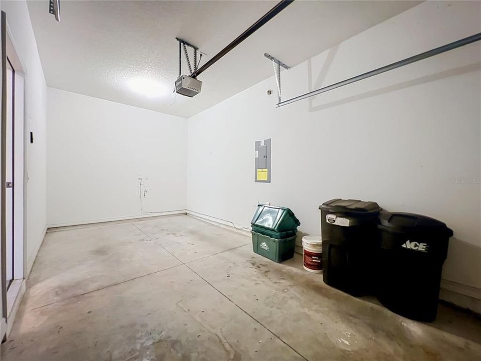 For Rent: $2,450 (3 beds, 2 baths, 1777 Square Feet)