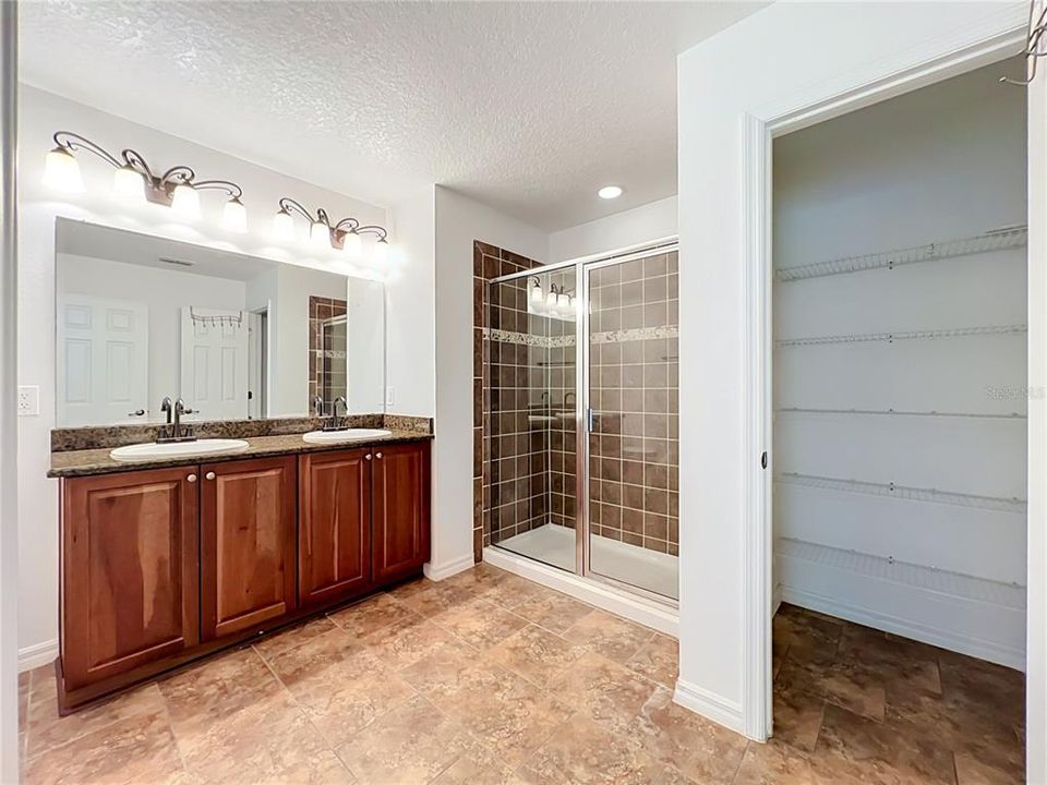 For Rent: $2,450 (3 beds, 2 baths, 1777 Square Feet)