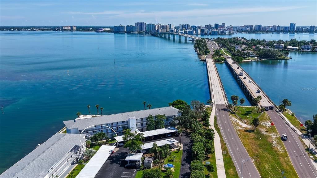 На продажу: $539,500 (2 спален, 2 ванн, 882 Квадратных фут)