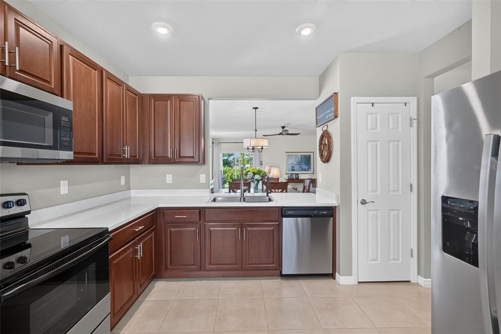 For Sale: $300,000 (3 beds, 2 baths, 1747 Square Feet)