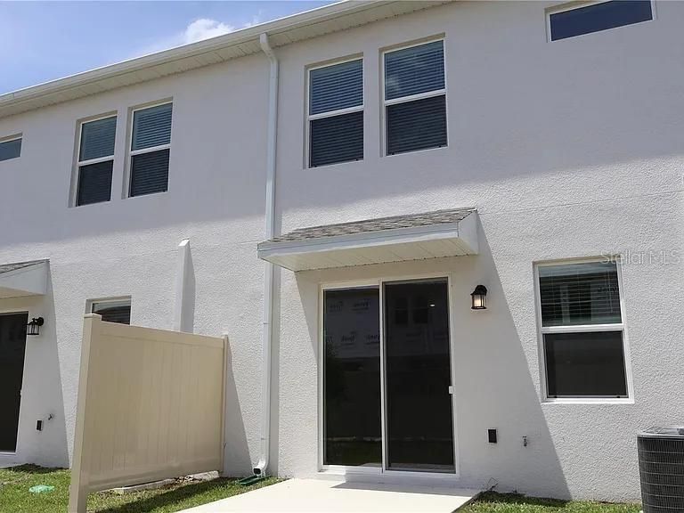For Rent: $2,000 (3 beds, 2 baths, 1688 Square Feet)