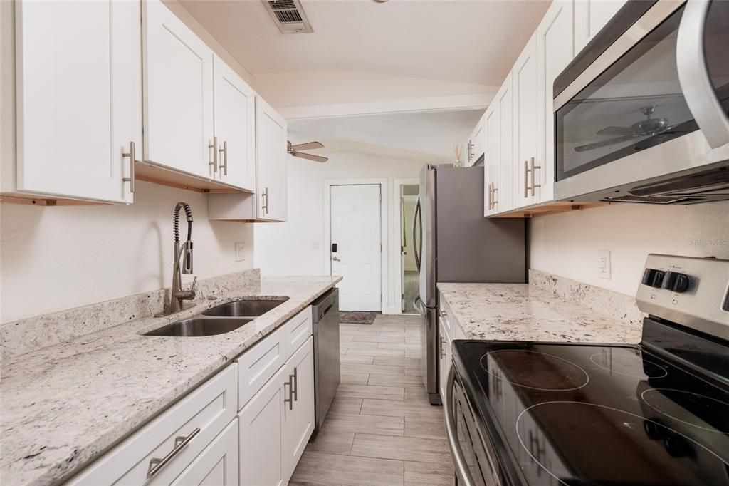 На продажу: $399,900 (3 спален, 2 ванн, 1081 Квадратных фут)