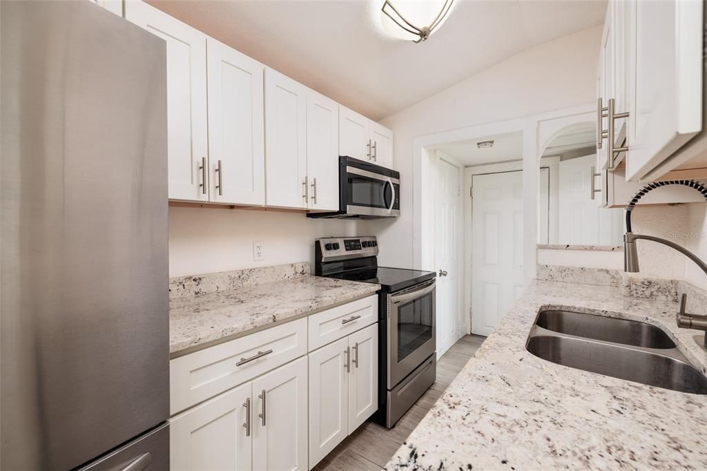 На продажу: $399,900 (3 спален, 2 ванн, 1081 Квадратных фут)