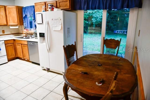 На продажу: $225,000 (3 спален, 1 ванн, 832 Квадратных фут)