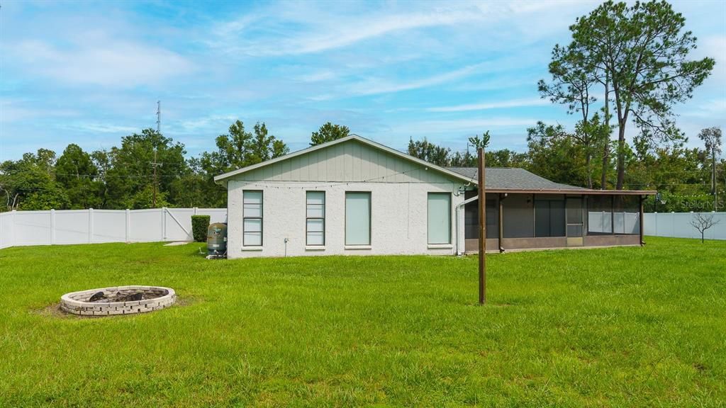 待售: $615,000 (4 贝兹, 2 浴室, 1950 平方英尺)