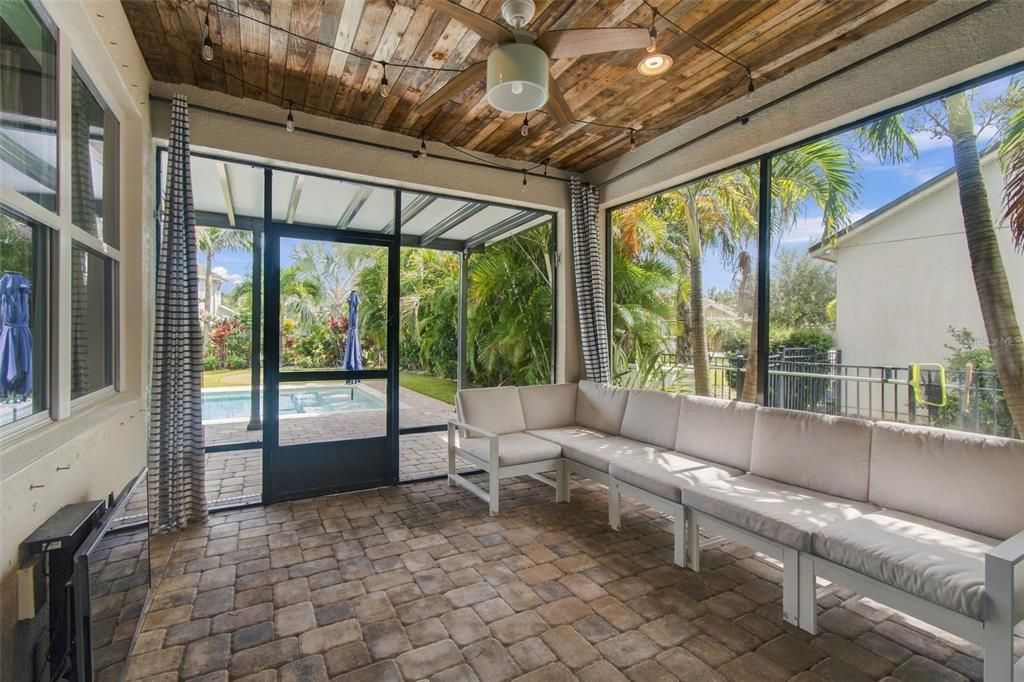 En Venta: $575,000 (4 camas, 2 baños, 2161 Pies cuadrados)