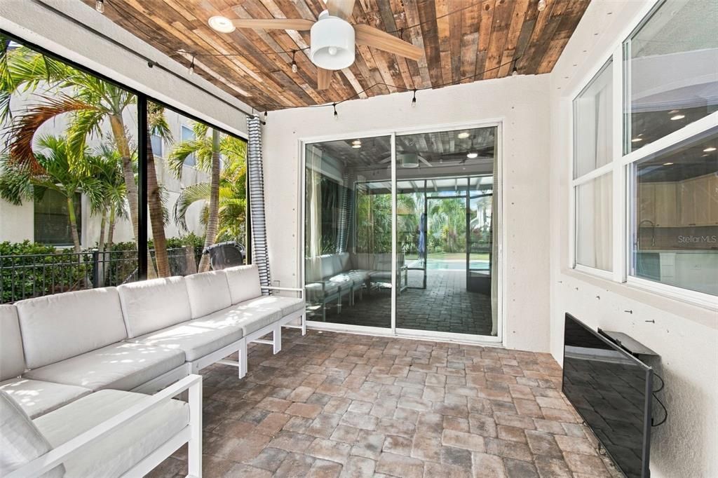 En Venta: $575,000 (4 camas, 2 baños, 2161 Pies cuadrados)