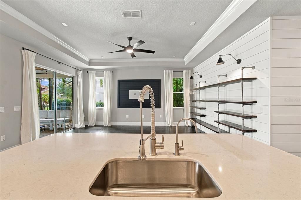 En Venta: $575,000 (4 camas, 2 baños, 2161 Pies cuadrados)