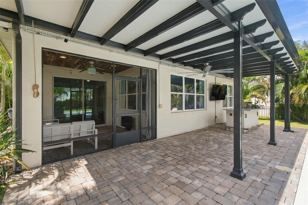 En Venta: $575,000 (4 camas, 2 baños, 2161 Pies cuadrados)