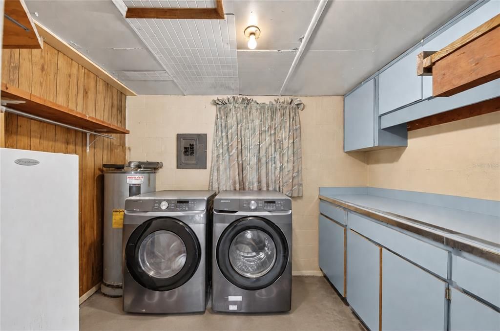 Active With Contract: $165,000 (3 beds, 1 baths, 1421 Square Feet)