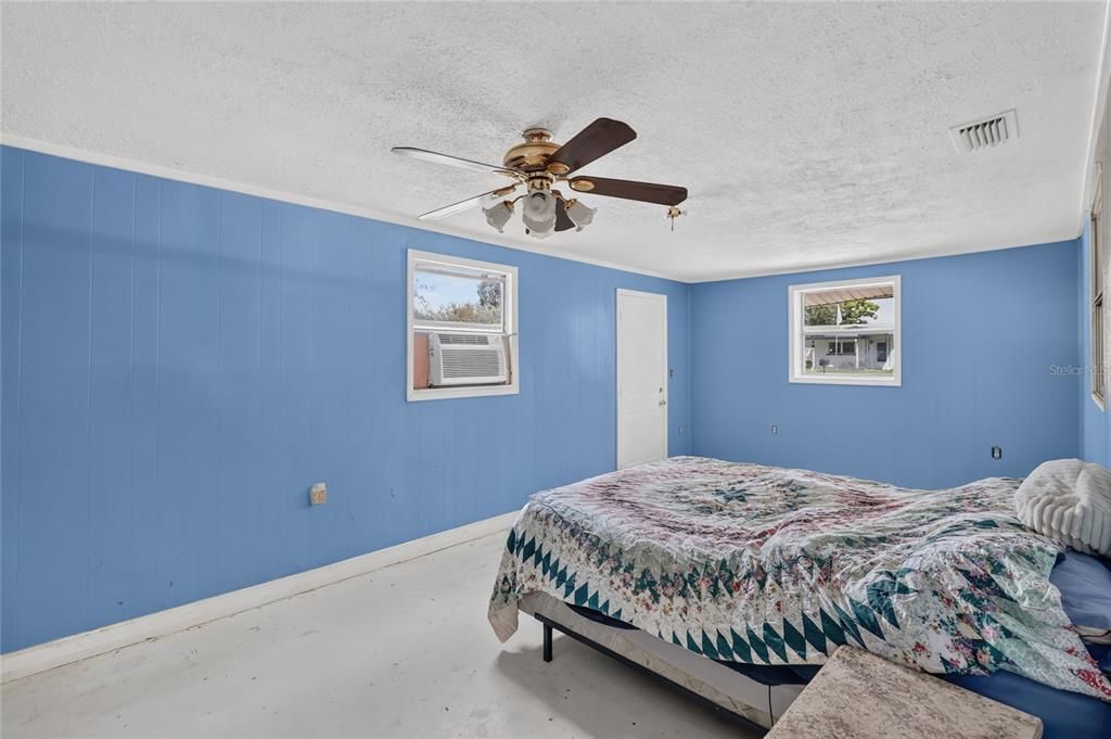 Active With Contract: $165,000 (3 beds, 1 baths, 1421 Square Feet)