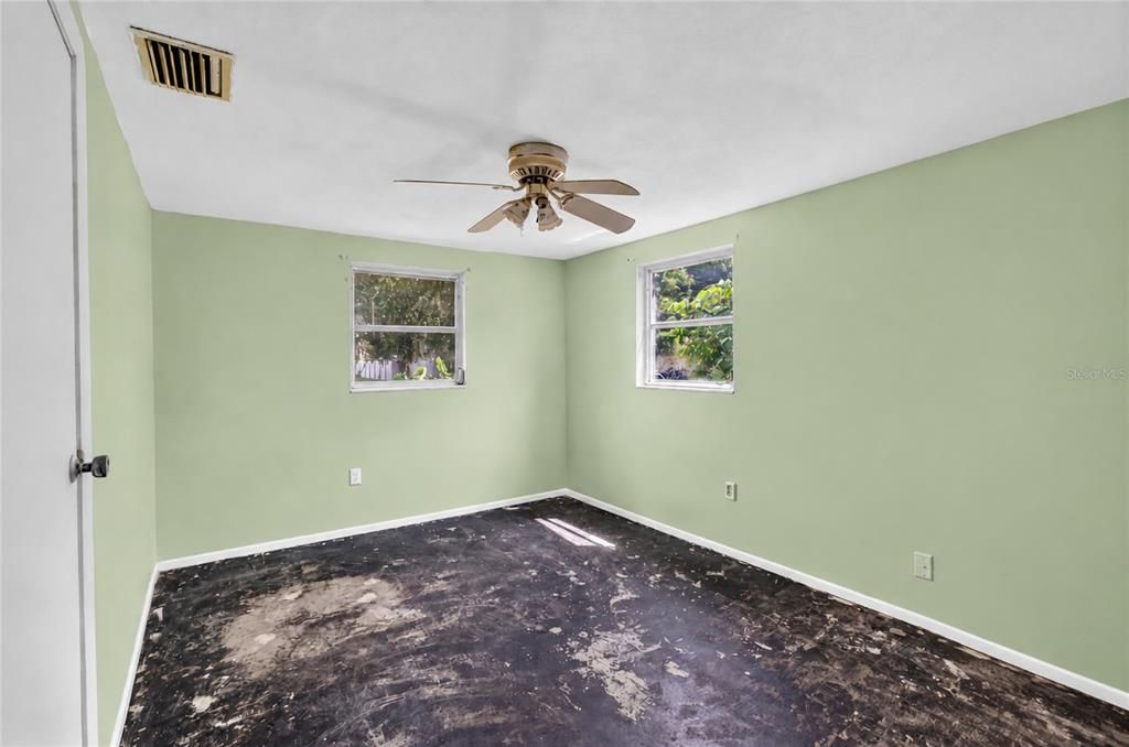 Active With Contract: $165,000 (3 beds, 1 baths, 1421 Square Feet)