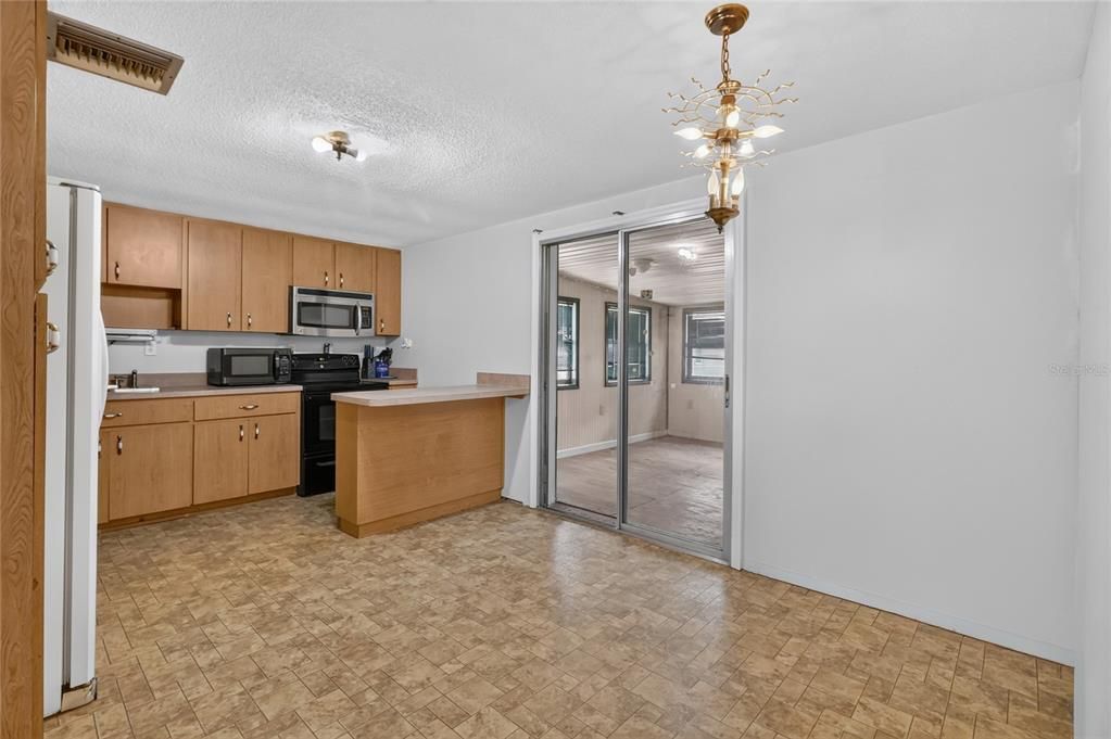 Active With Contract: $165,000 (3 beds, 1 baths, 1421 Square Feet)