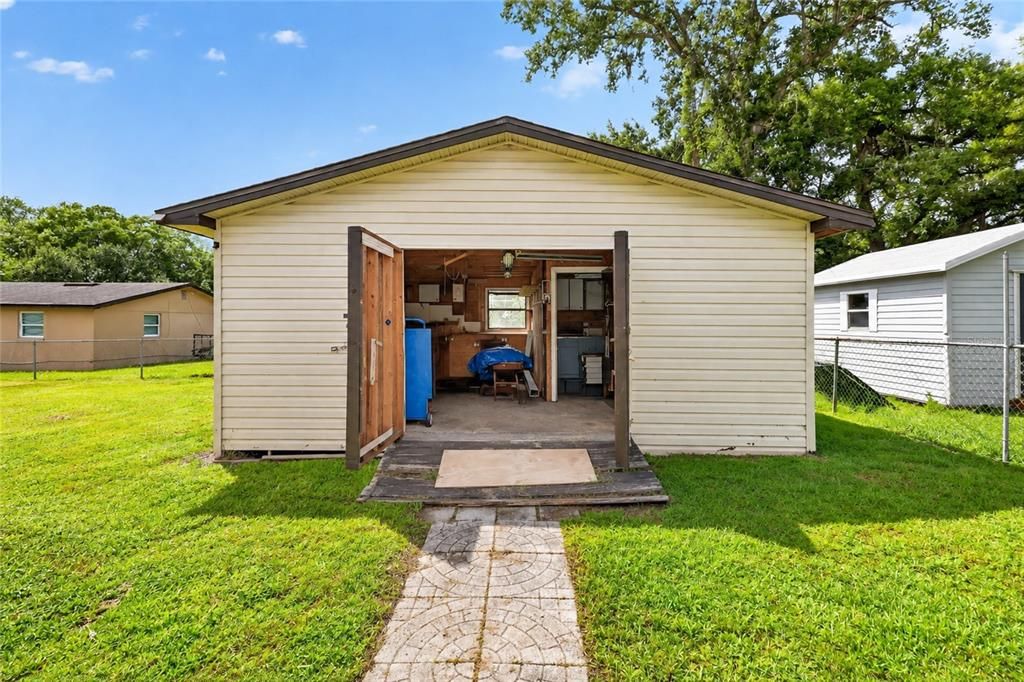 Active With Contract: $165,000 (3 beds, 1 baths, 1421 Square Feet)