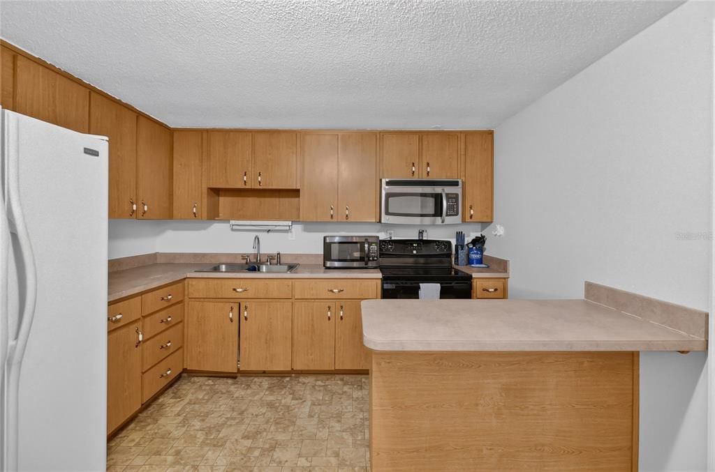 Active With Contract: $165,000 (3 beds, 1 baths, 1421 Square Feet)