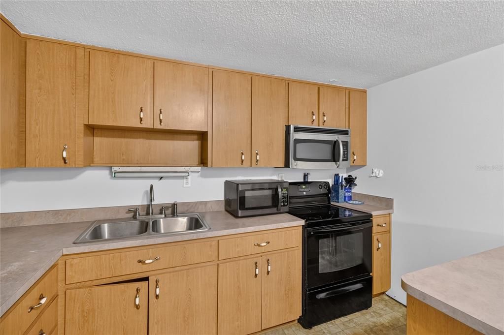 Active With Contract: $165,000 (3 beds, 1 baths, 1421 Square Feet)