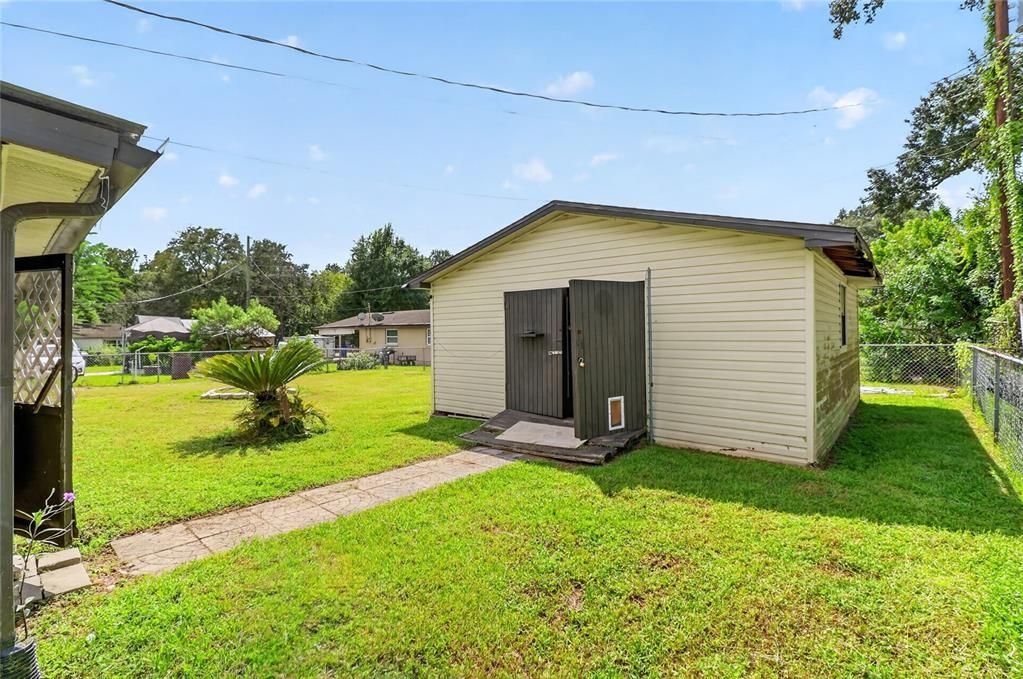 Active With Contract: $165,000 (3 beds, 1 baths, 1421 Square Feet)