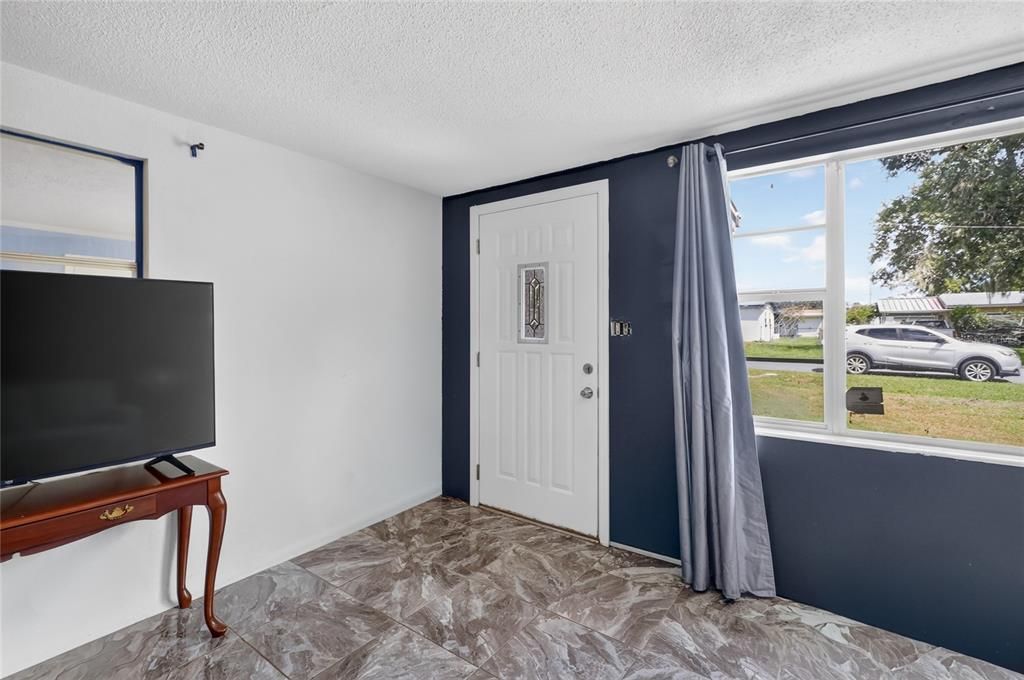 Active With Contract: $165,000 (3 beds, 1 baths, 1421 Square Feet)