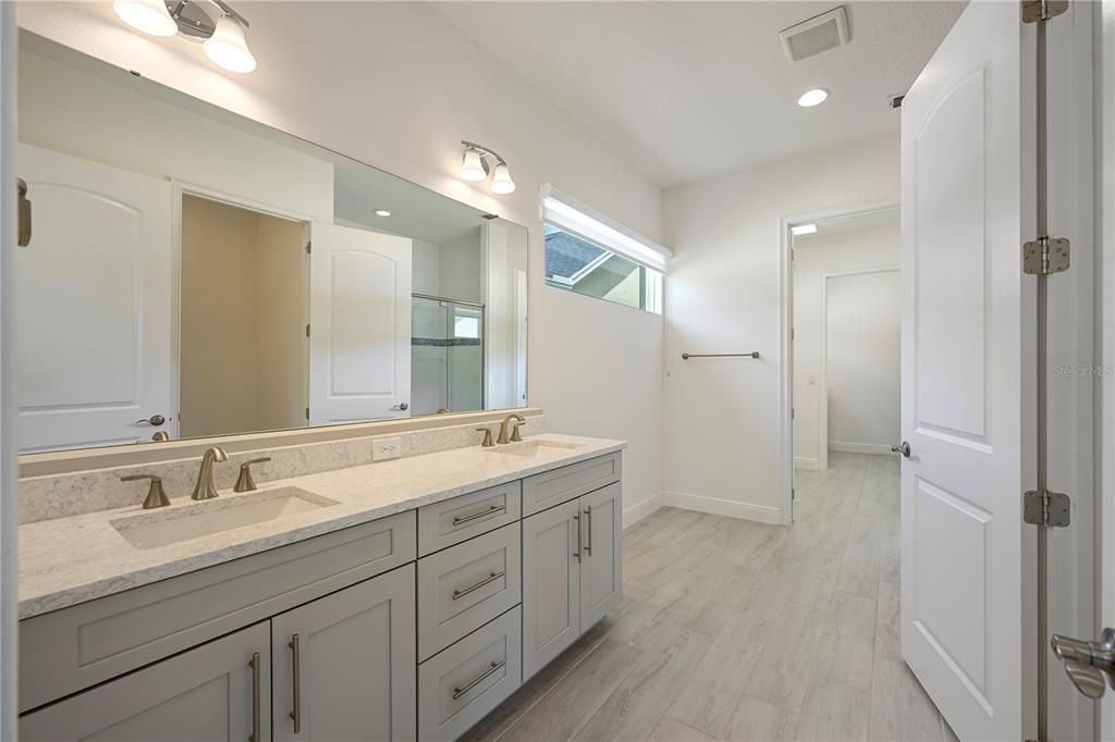 For Sale: $585,000 (3 beds, 3 baths, 2335 Square Feet)