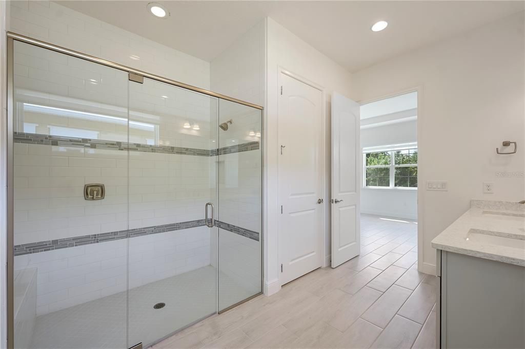 For Sale: $585,000 (3 beds, 3 baths, 2335 Square Feet)
