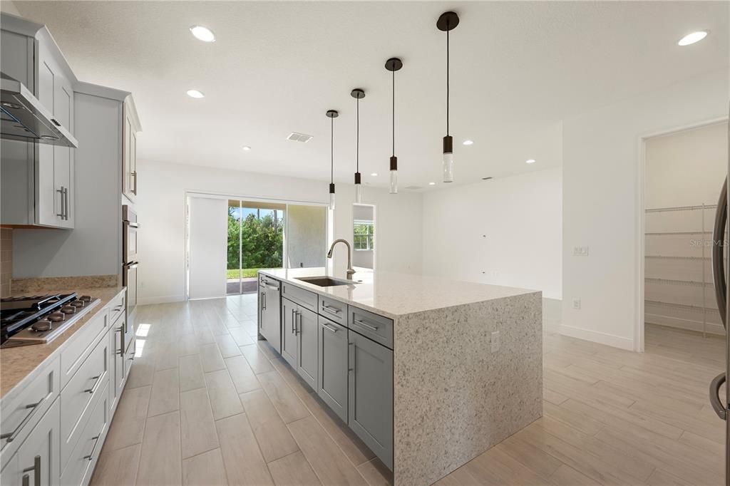 For Sale: $585,000 (3 beds, 3 baths, 2335 Square Feet)