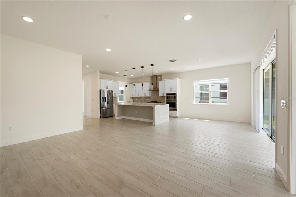 For Sale: $585,000 (3 beds, 3 baths, 2335 Square Feet)