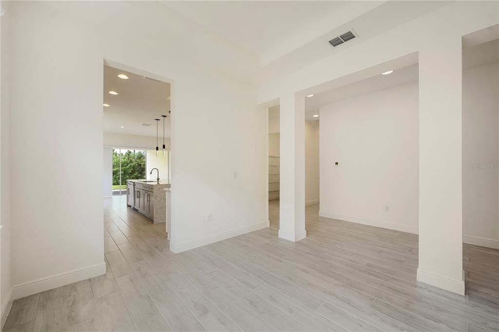 For Sale: $585,000 (3 beds, 3 baths, 2335 Square Feet)