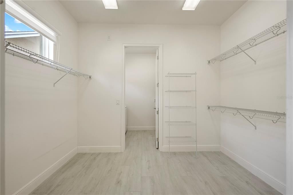 For Sale: $585,000 (3 beds, 3 baths, 2335 Square Feet)