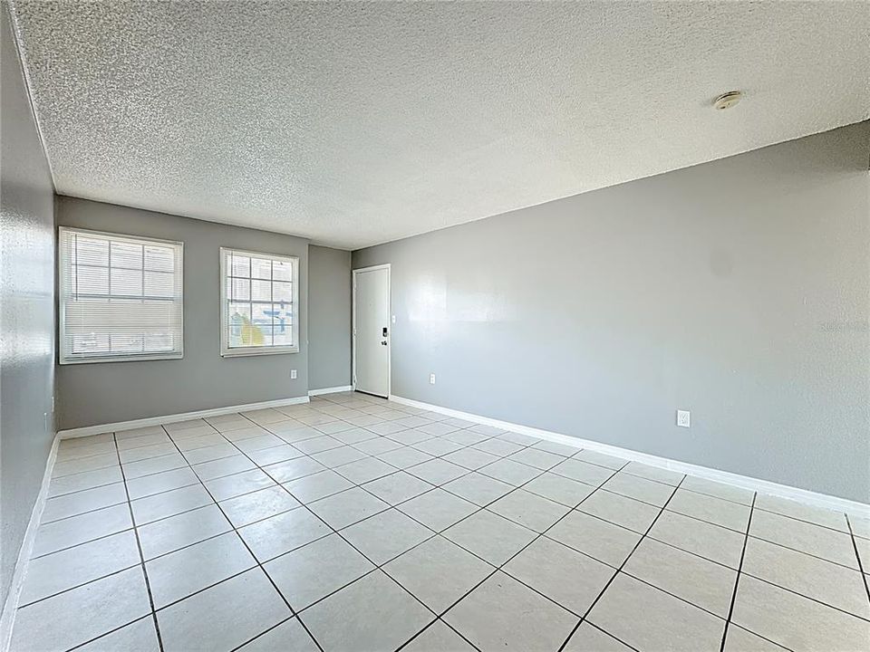For Sale: $89,900 (2 beds, 1 baths, 992 Square Feet)