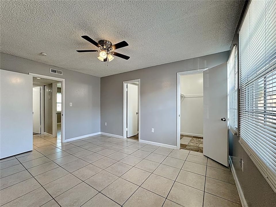 For Sale: $89,900 (2 beds, 1 baths, 992 Square Feet)