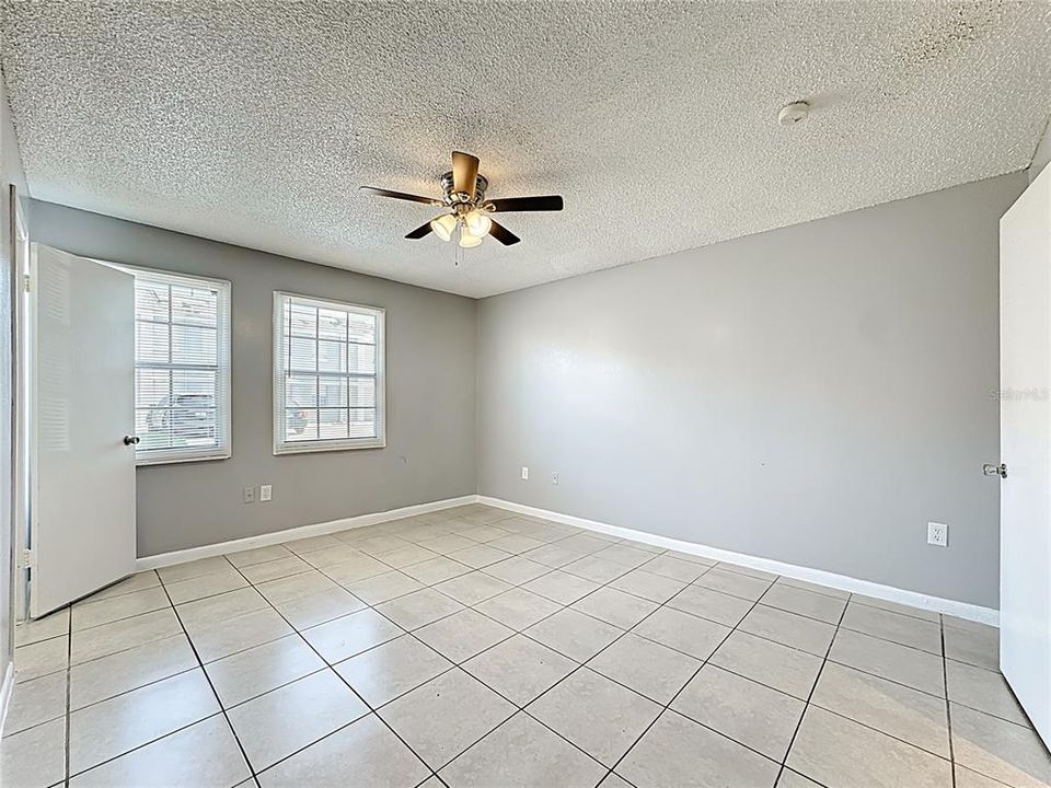 For Sale: $89,900 (2 beds, 1 baths, 992 Square Feet)